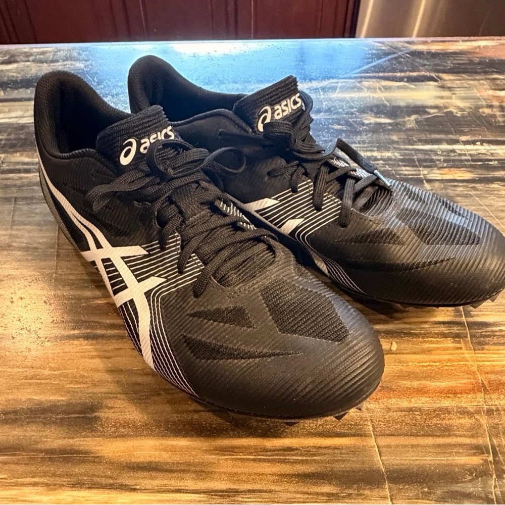 Asics Track Cleats Size 10 1/2 Barely Worn Black White